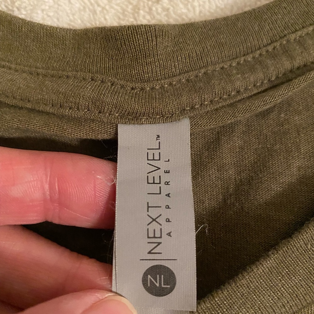 Short sleeved khaki colored tee shirt - Picture 5 of 8